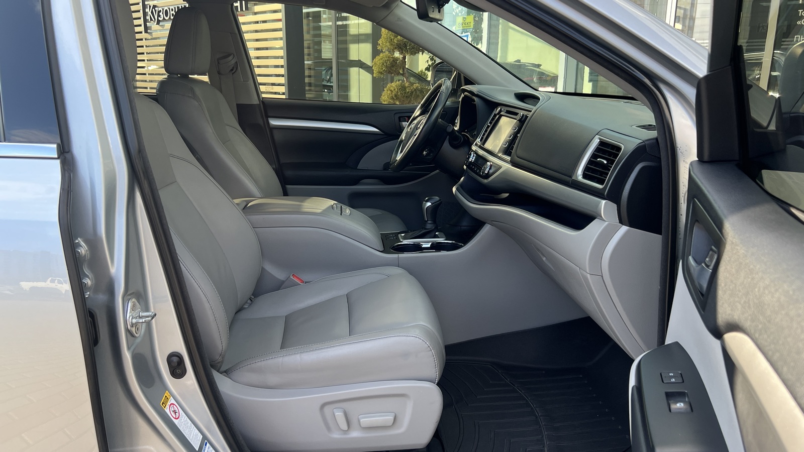 Toyota HIGHLANDER 2018 року, Універсал, Тойота Центр Чернігів "Соллі-Плюс", м.Чернігів | Фото № 6 Toyota HIGHLANDER 2018 року з пробігом 64784 км, Універсал, Тойота Центр Чернігів "Соллі-Плюс", м.Чернігів - 1254000 ГРН | Фото № 6