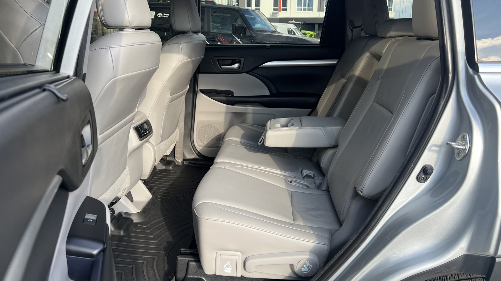 Toyota HIGHLANDER 2018 року, Універсал, Тойота Центр Чернігів "Соллі-Плюс", м.Чернігів | Фото № 11 Toyota HIGHLANDER 2018 року з пробігом 64784 км, Універсал, Тойота Центр Чернігів "Соллі-Плюс", м.Чернігів - 1254000 ГРН | Фото № 11