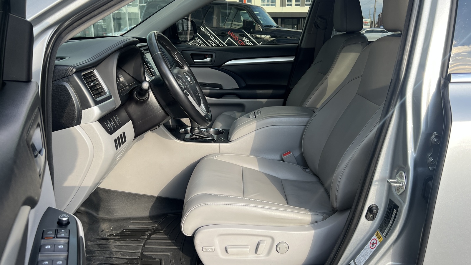 Toyota HIGHLANDER 2018 року, Універсал, Тойота Центр Чернігів "Соллі-Плюс", м.Чернігів | Фото № 12 Toyota HIGHLANDER 2018 року з пробігом 64784 км, Універсал, Тойота Центр Чернігів "Соллі-Плюс", м.Чернігів - 1254000 ГРН | Фото № 12