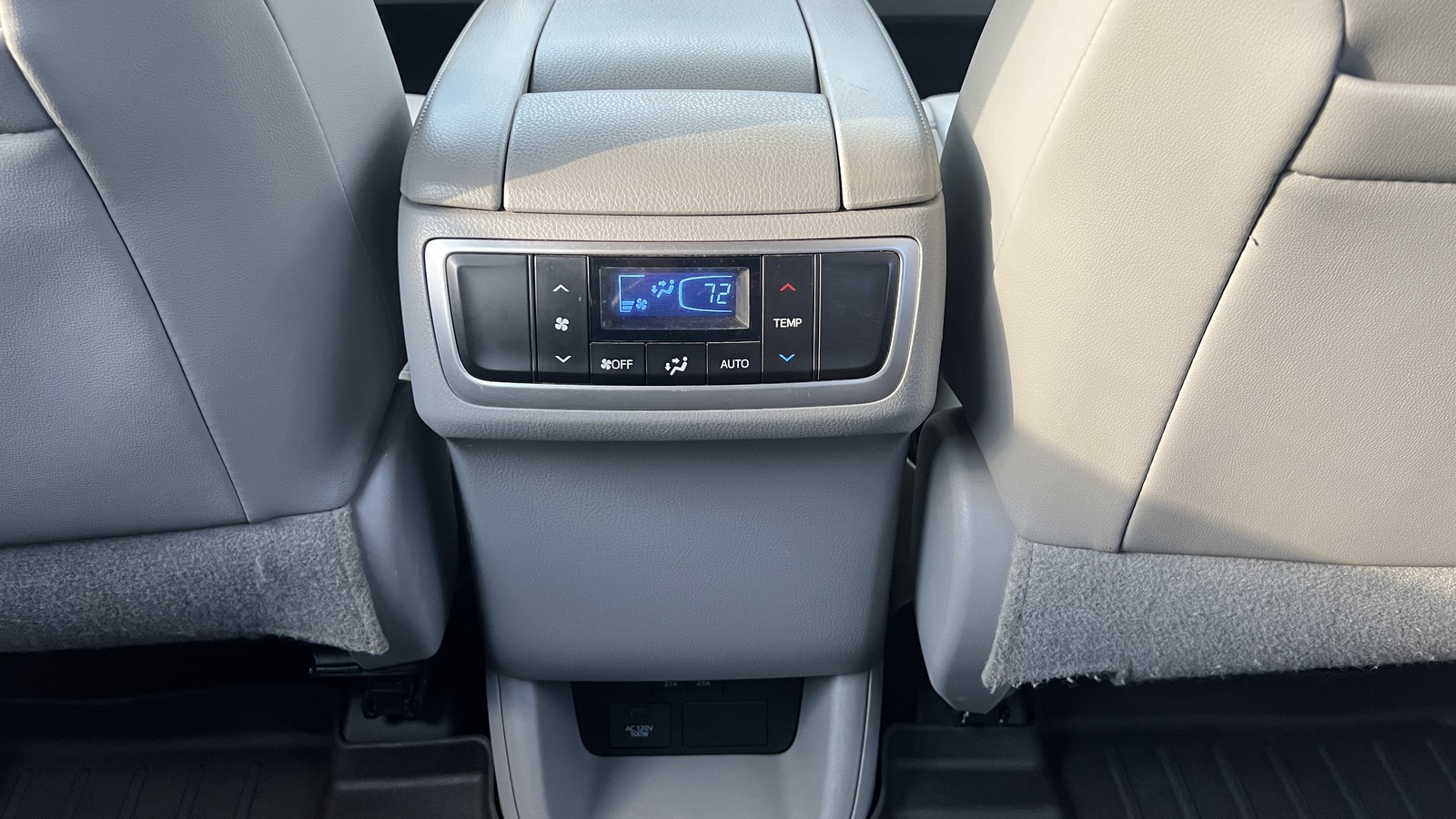 Toyota HIGHLANDER 2018 року, Універсал, Тойота Центр Чернігів "Соллі-Плюс", м.Чернігів | Фото № 20 Toyota HIGHLANDER 2018 року з пробігом 64784 км, Універсал, Тойота Центр Чернігів "Соллі-Плюс", м.Чернігів - 1254000 ГРН | Фото № 20