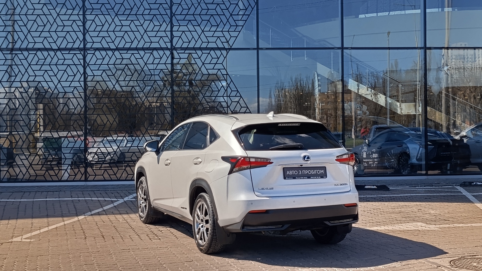 Lexus NX 2016 року з пробігом 121000 км, Універсал, Лексус Київ Захід, м.Київ - 1240000 ГРН | Фото № 2