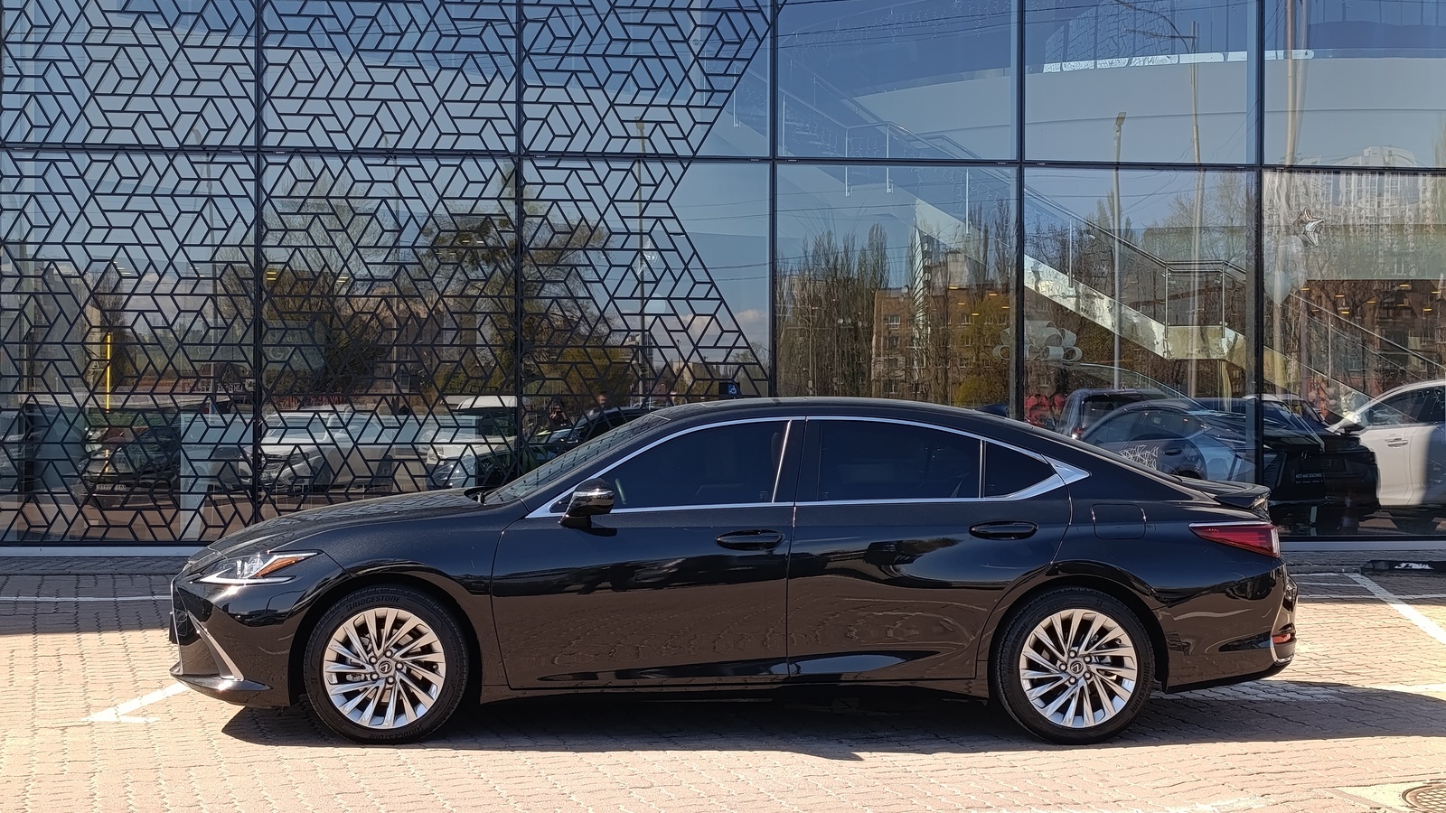 Lexus ES 2023 року з пробігом 10000 км, Седан, Лексус Київ Захід, м.Київ - 2300000 ГРН | Фото № 3