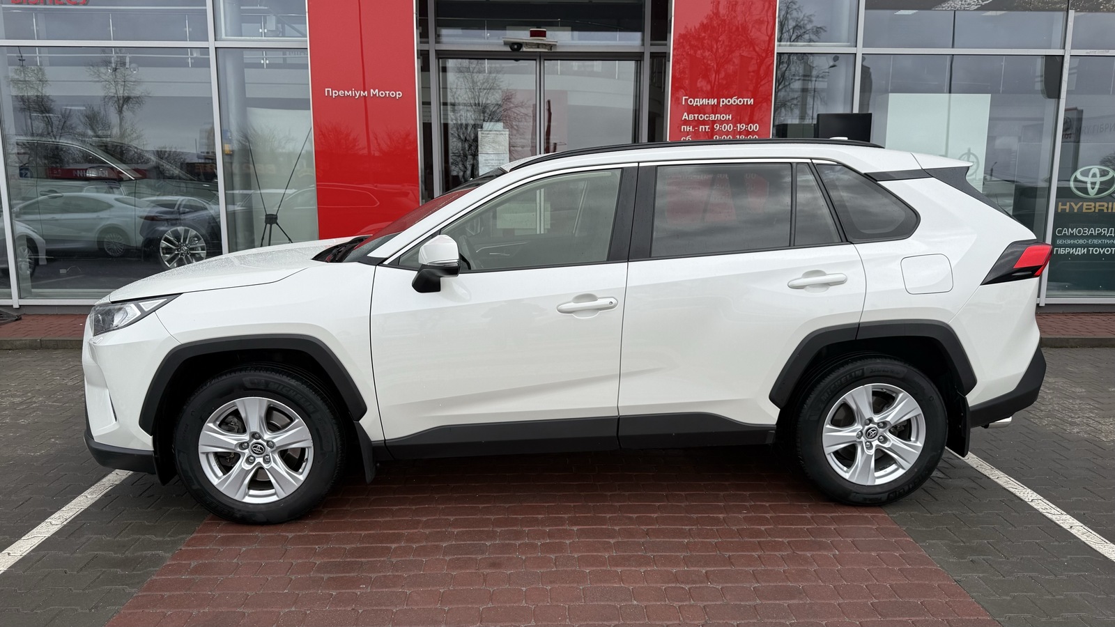 Toyota RAV4 2019 року з пробігом 128000 км, Універсал, Тойота Центр Вінниця "Преміум Мотор", м.Вінниця - 1145000 ГРН | Фото № 3