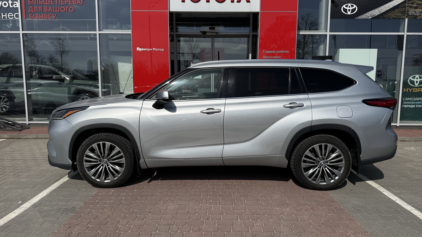 Toyota HIGHLANDER 2022 року з пробігом 63279 км, Універсал, Тойота Центр Вінниця "Преміум Мотор", м.Вінниця - 2175000 ГРН | Фото № 3