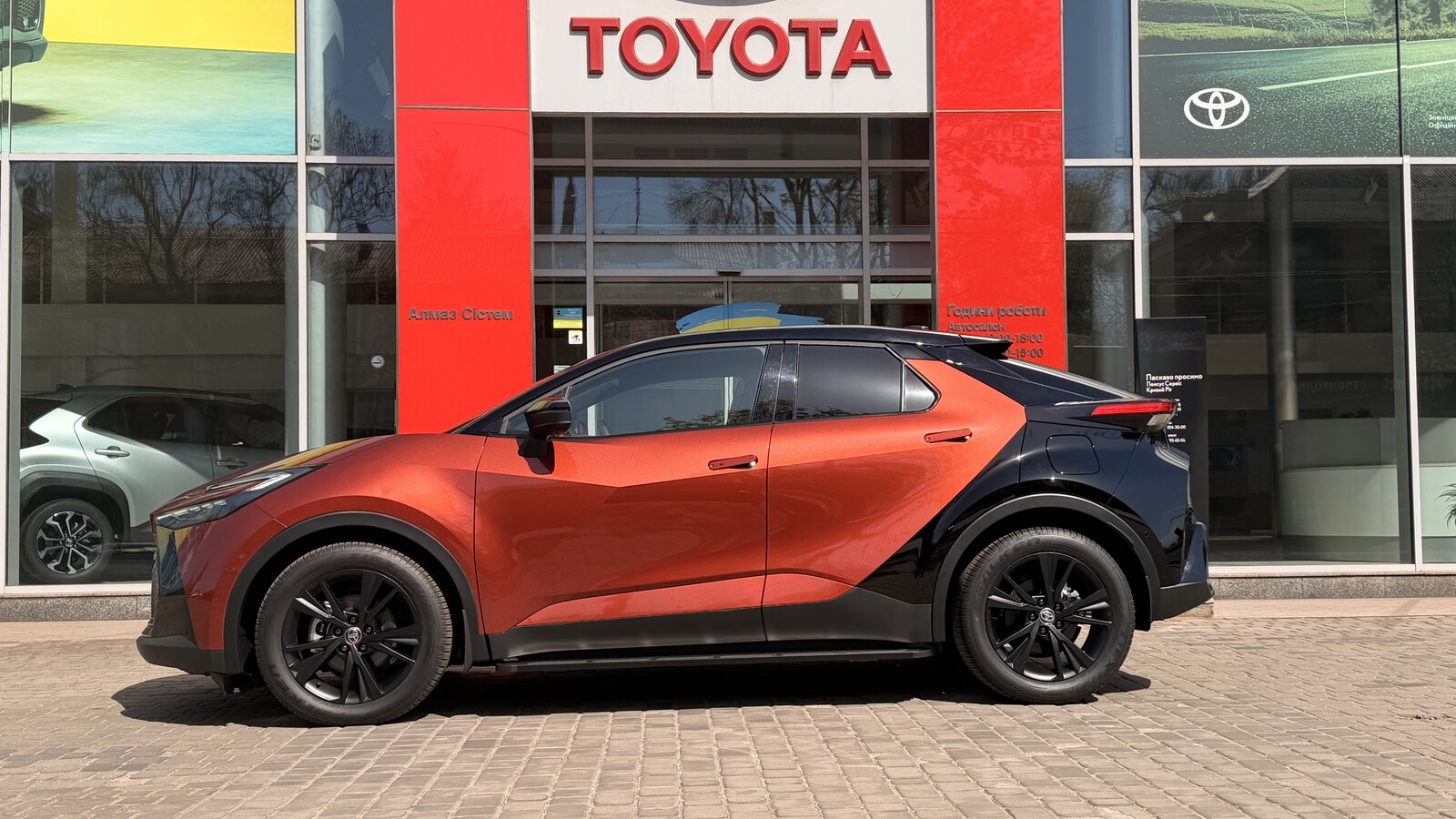 Toyota C-HR 2025 року з пробігом 335 км, Хетчбек, Тойота Центр Кривий Ріг "Алмаз Сістем", м.Кривий Ріг - 1800000 ГРН | Фото № 3