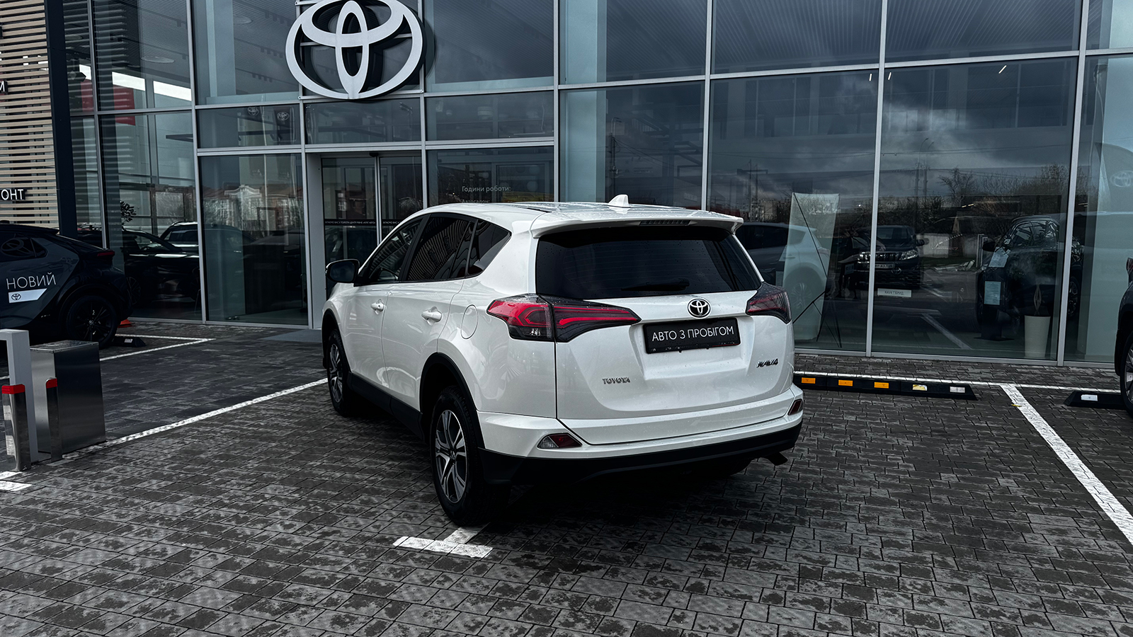 Toyota RAV4 2017 року з пробігом 64536 км, Універсал, Тойота Центр Рівне "Агат Авто", м.Рівне - 960300 ГРН | Фото № 2