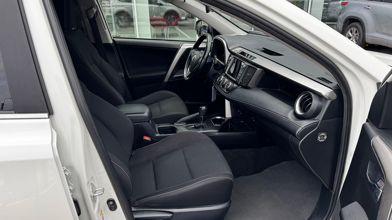 Toyota RAV4 2017 року з пробігом 64536 км, Універсал, Тойота Центр Рівне "Агат Авто", м.Рівне - 960300 ГРН | Фото № 6