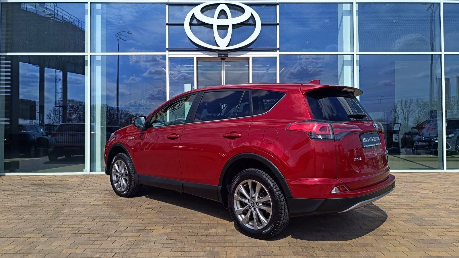 Toyota RAV4 2017 року з пробігом 202117 км, Універсал, Тойота Центр Київ «ВІДІ Аеропорт», м.Київ - 1000000 ГРН | Фото № 2