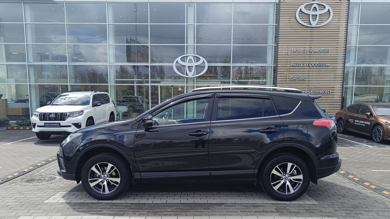 Toyota RAV4 2017 року з пробігом 140836 км, Універсал, Тойота Центр Київ "ВіДі Автострада", м.Київ - 860000 ГРН | Фото № 3