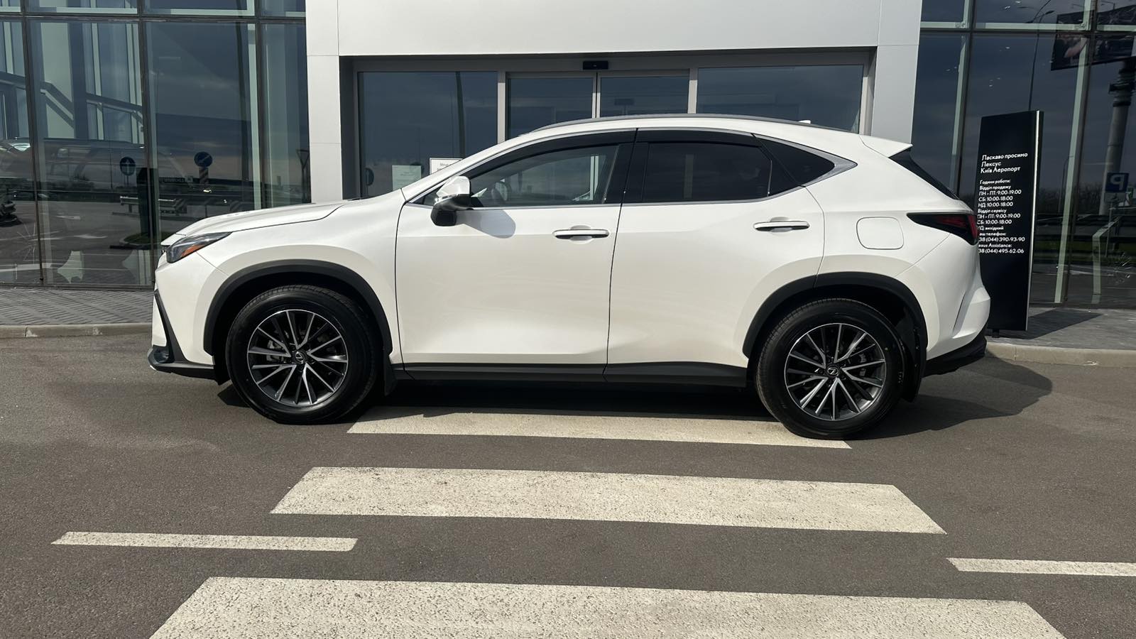 Lexus NX 2024 року з пробігом 6338 км, Універсал, Лексус Київ Аеропорт, м.Київ - 2994453 ГРН | Фото № 3