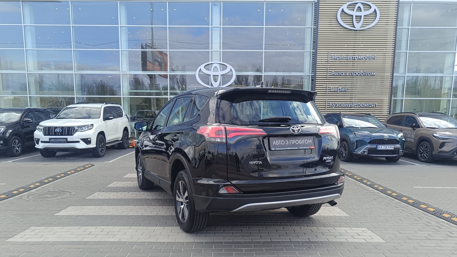 Toyota RAV4 2017 року з пробігом 132219 км, Універсал, Тойота Центр Київ "ВіДі Автострада", м.Київ - 940000 ГРН | Фото № 2