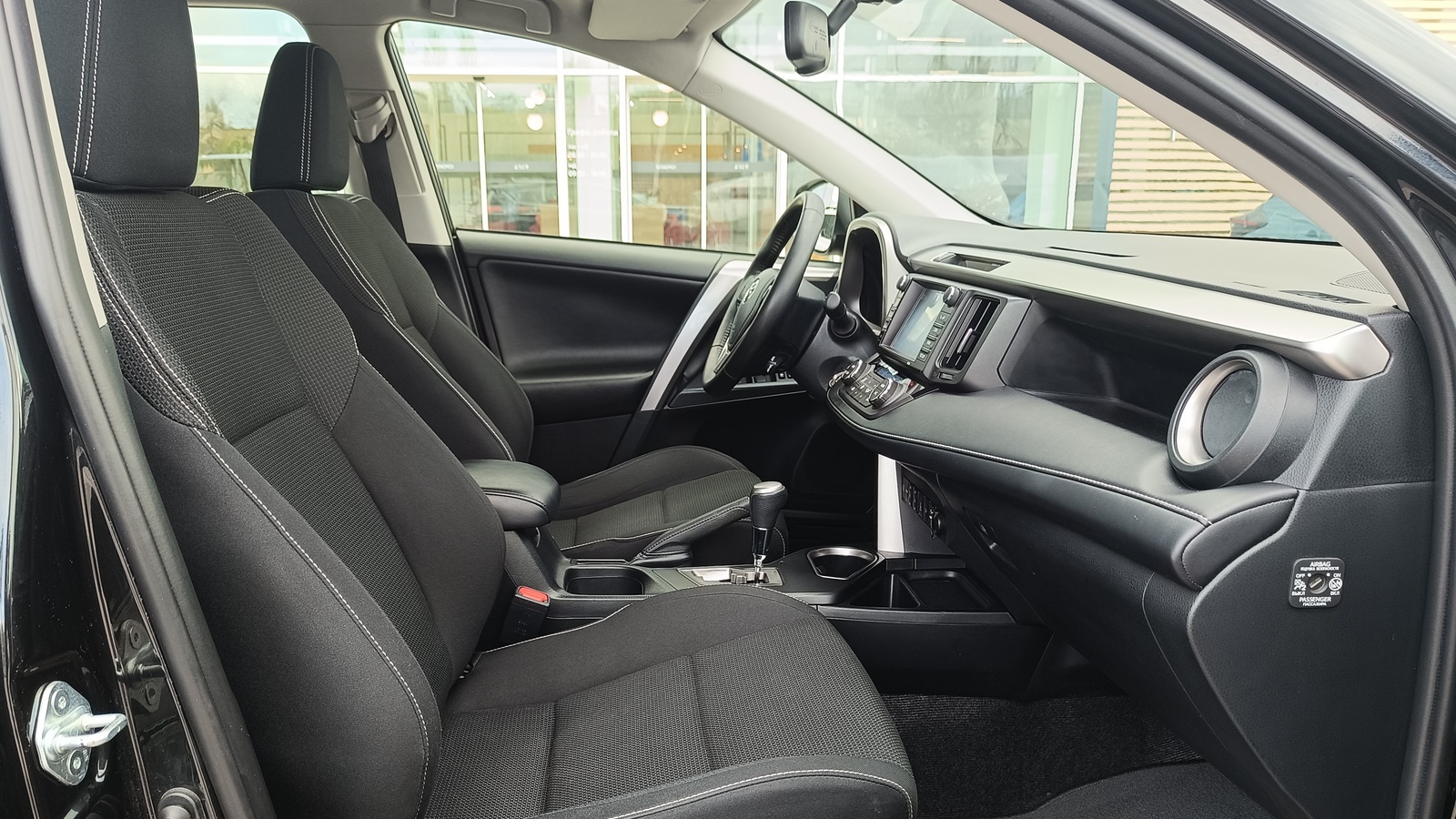 Toyota RAV4 2017 року з пробігом 132219 км, Універсал, Тойота Центр Київ "ВіДі Автострада", м.Київ - 940000 ГРН | Фото № 6