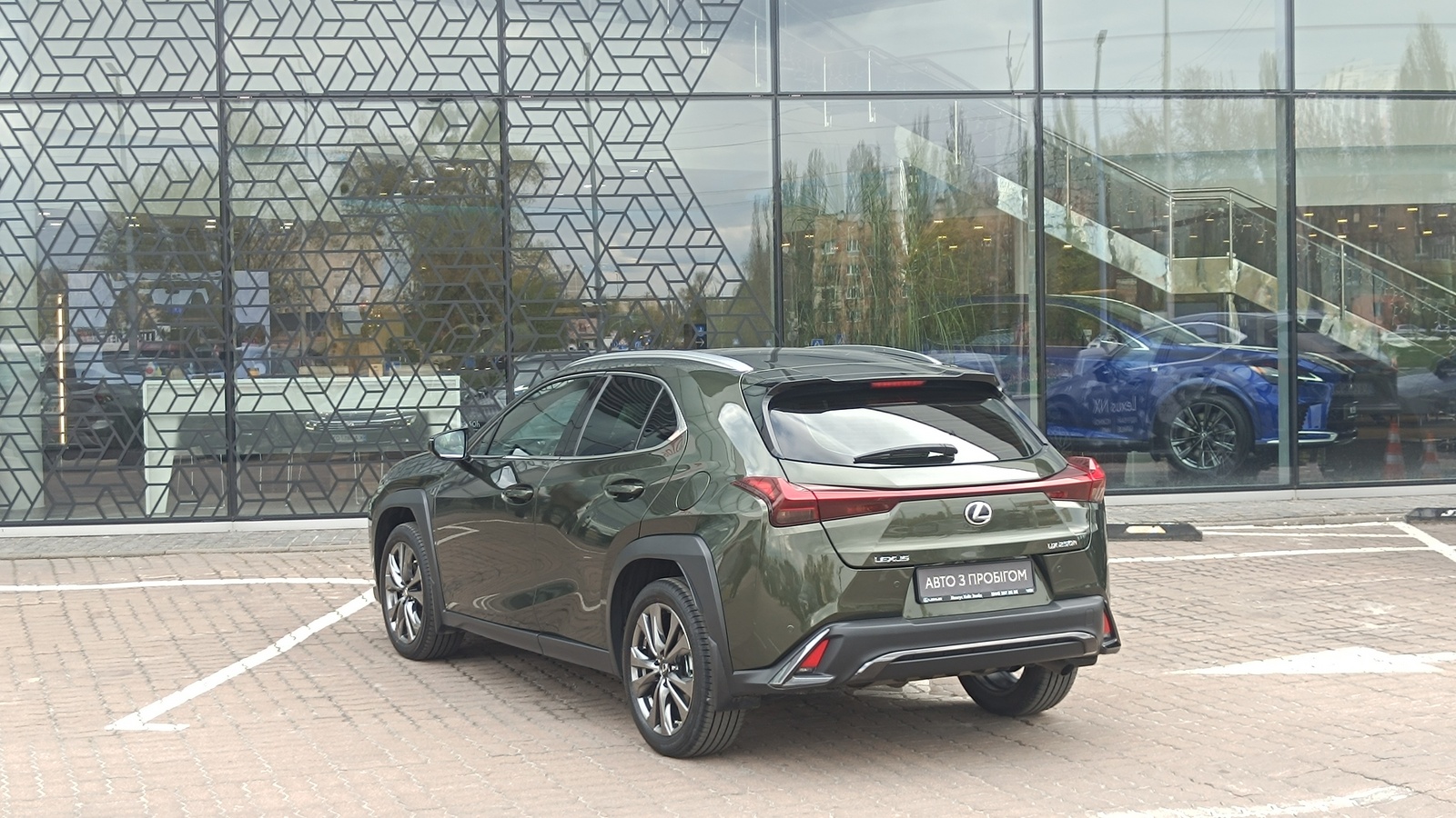 Lexus UX 2023 року з пробігом 56873 км, Хетчбек, Лексус Київ Захід, м.Київ - 1630000 ГРН | Фото № 2
