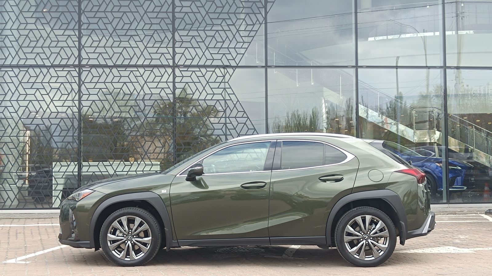 Lexus UX 2023 року з пробігом 56873 км, Хетчбек, Лексус Київ Захід, м.Київ - 1630000 ГРН | Фото № 3