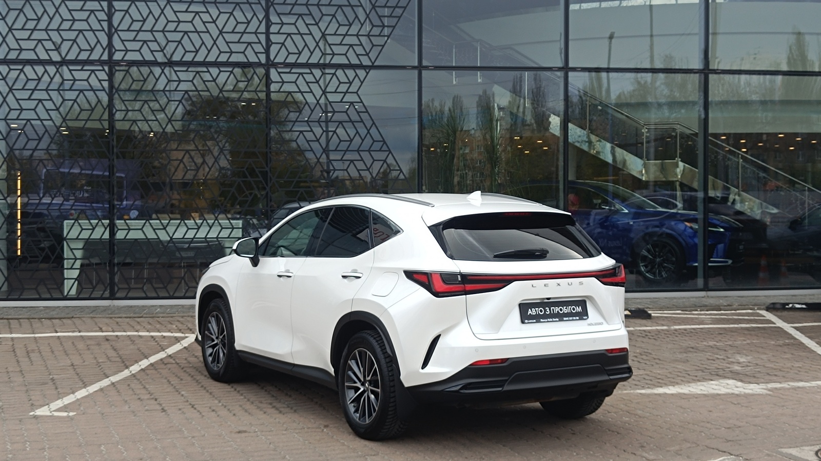 Lexus NX 2022 року з пробігом 42973 км, Універсал, Лексус Київ Захід, м.Київ - 2075000 ГРН | Фото № 2