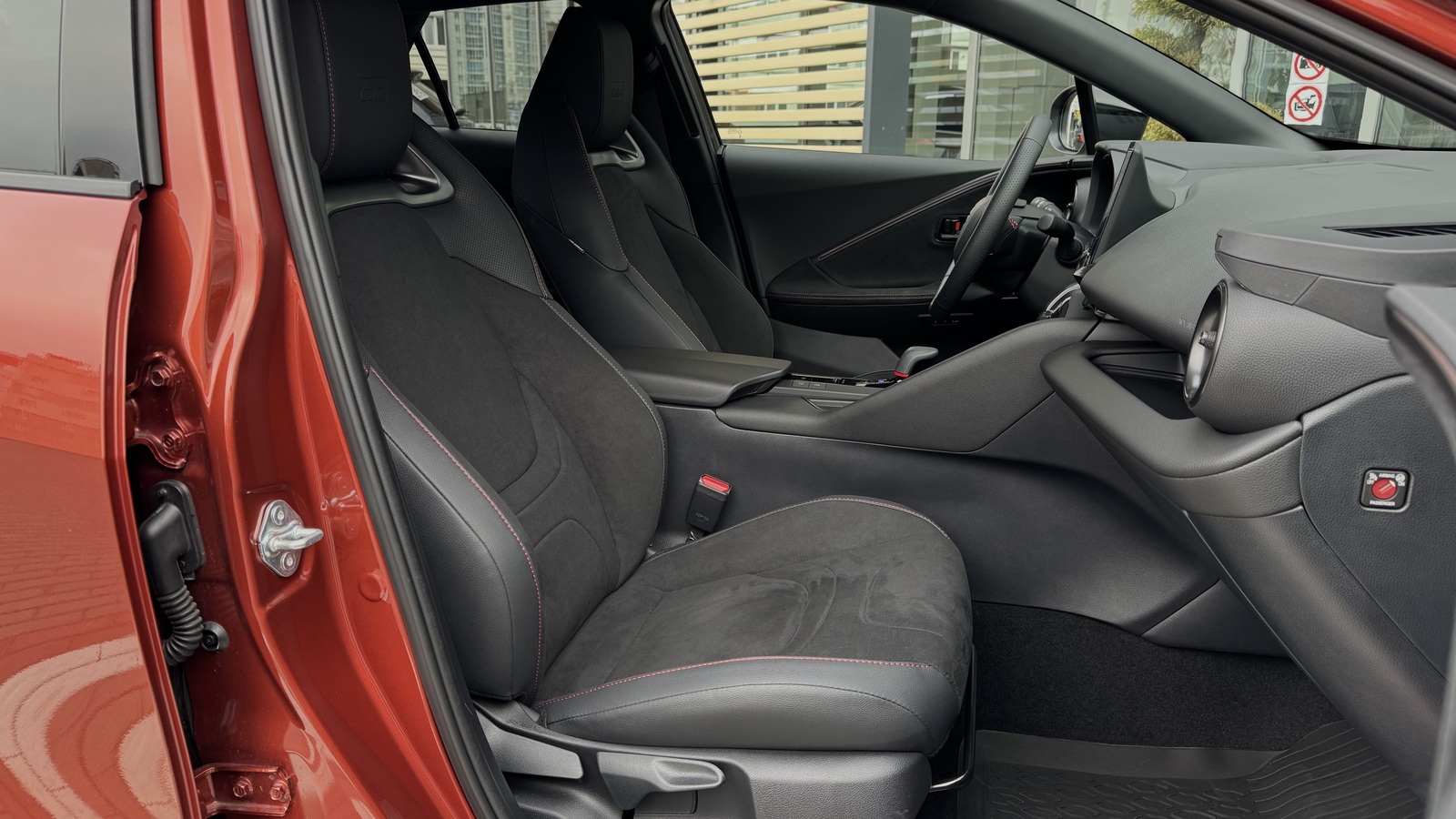 Toyota C-HR 2025 року з пробігом 176 км, Хетчбек, Тойота Центр Чернігів "Соллі-Плюс", м.Чернігів - 1850000 ГРН | Фото № 6