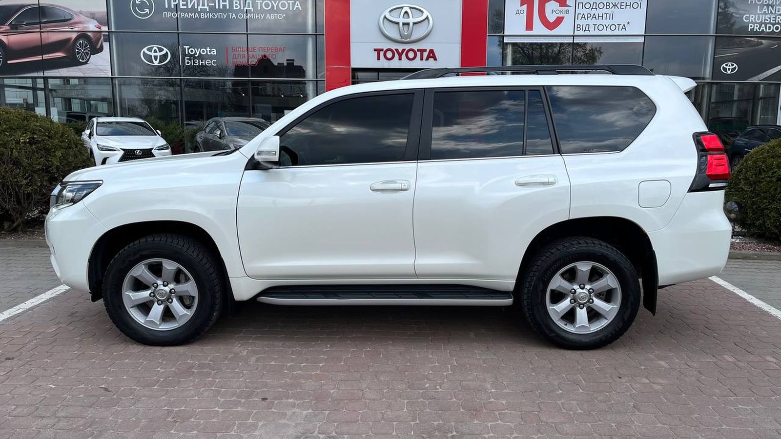Toyota LAND CRUISER PRADO 2019 року з пробігом 103629 км, Універсал, Тойота Центр Хмельницький "Гранд Мотор", м.Хмельницький - 1824000 ГРН | Фото № 3