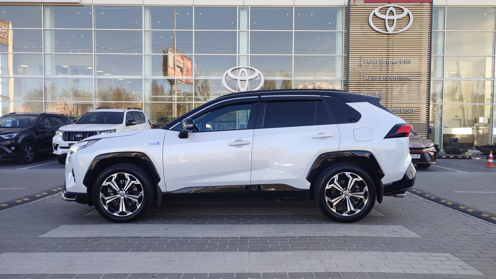 Toyota RAV4 Plug-In 2023 року з пробігом 73757 км, Універсал, Тойота Центр Київ "ВіДі Автострада", м.Київ - 2340000 ГРН | Фото № 3