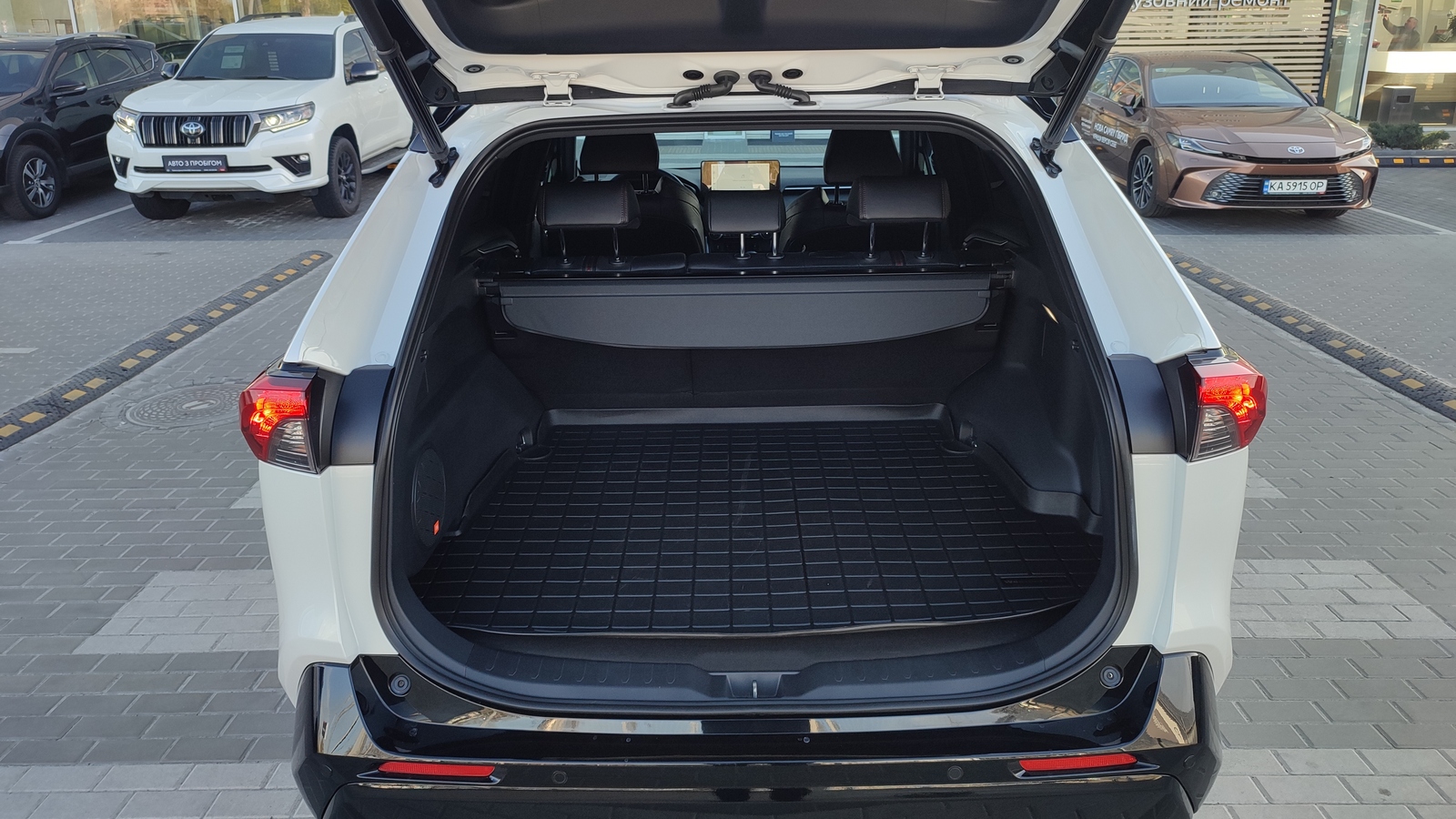 Toyota RAV4 Plug-In 2023 року з пробігом 73757 км, Універсал, Тойота Центр Київ "ВіДі Автострада", м.Київ - 2340000 ГРН | Фото № 10