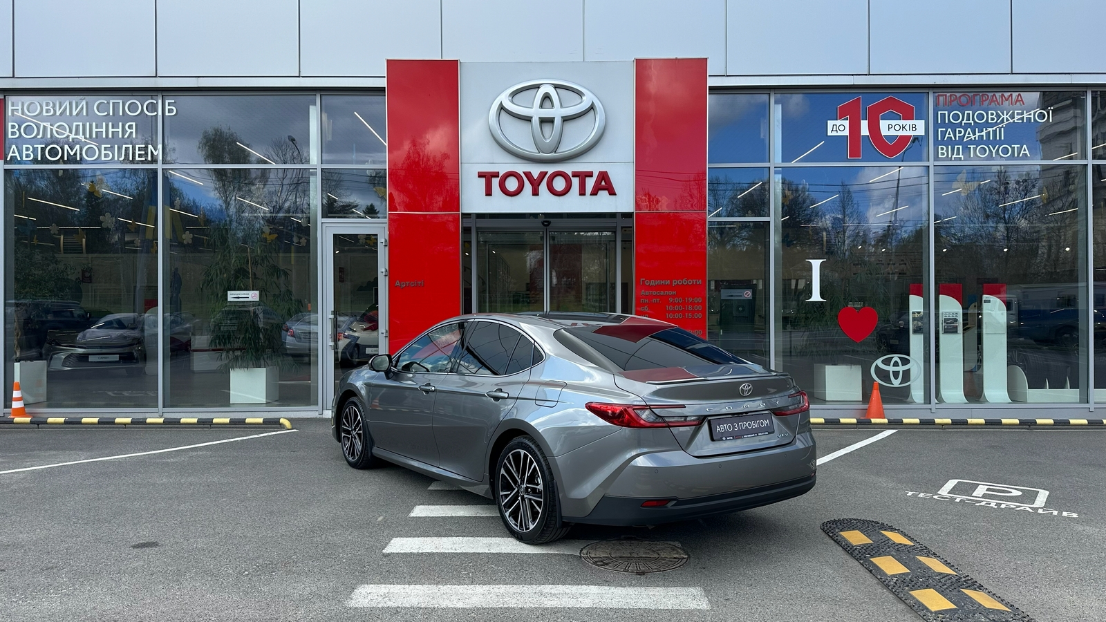 Toyota CAMRY 2024 року з пробігом 23491 км, Седан, Тойота Центр Харків "Артсіті", м.Харків - 2156000 ГРН | Фото № 2