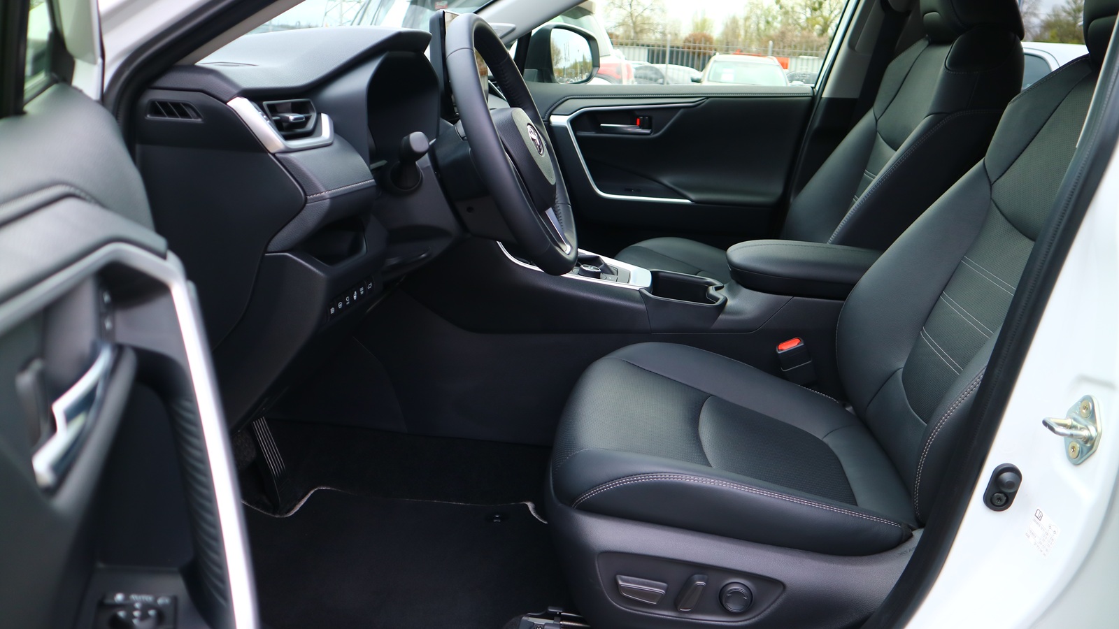 Toyota RAV4 2025 року з пробігом 10900 км, Універсал, Тойота Центр Київ "Автосаміт Укравто Столичне", м.Київ - 2365000 ГРН | Фото № 13