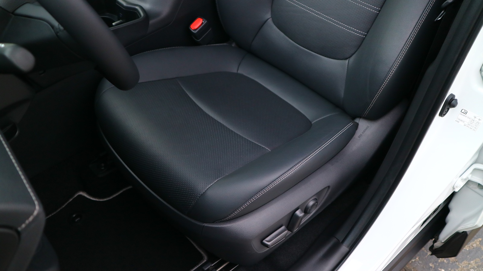 Toyota RAV4 2025 року з пробігом 10900 км, Універсал, Тойота Центр Київ "Автосаміт Укравто Столичне", м.Київ - 2365000 ГРН | Фото № 15