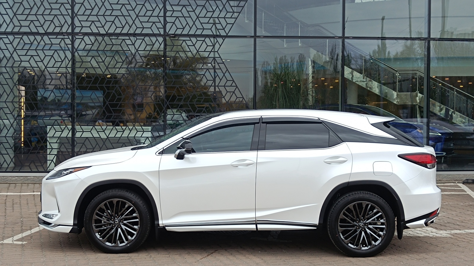 Lexus RX 2021 року з пробігом 25253 км, Універсал, Лексус Київ Захід, м.Київ - 2460000 ГРН | Фото № 3