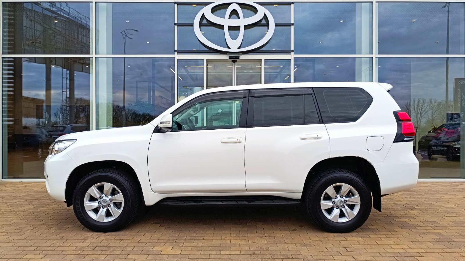 Toyota LAND CRUISER PRADO 2023 року з пробігом 18526 км, Універсал, Тойота Центр Київ «ВІДІ Аеропорт», м.Київ - 2300000 ГРН | Фото № 3