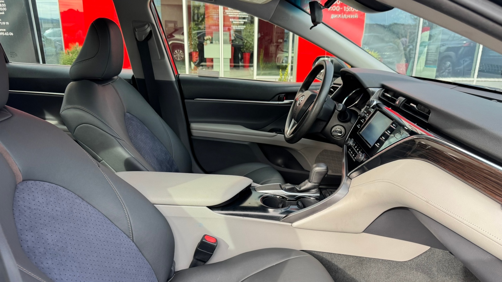 Toyota CAMRY 2018 року з пробігом 59213 км, Седан, Тойота Центр Івано-Франківськ "Класик-Авто", м.Івано-Франківськ - 836000 ГРН | Фото № 6