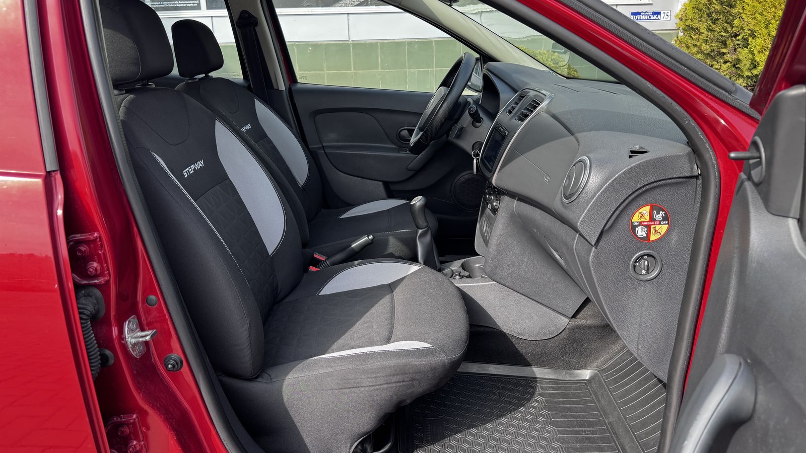 Інші авто RENAULT Stepway 2014 року, Хетчбек, Тойота Центр Чернівці "Олімп-Моторс", м.Чернівці | Фото № 6 Інші авто RENAULT Stepway 2014 року з пробігом 132342 км, Хетчбек, Тойота Центр Чернівці "Олімп-Моторс", м.Чернівці - 350000 ГРН | Фото № 6