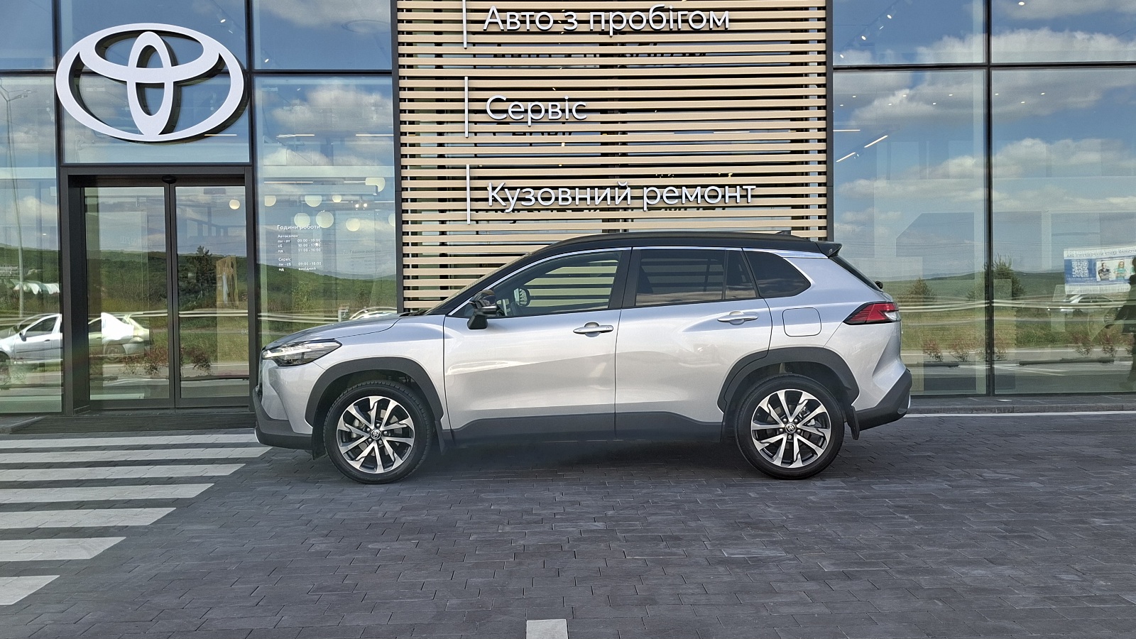 Toyota COROLLA CROSS 2024 року з пробігом 23611 км, Універсал, Тойота Центр Ужгород "Карат Мотор", м.Ужгородський район, с. Баранинці - 1450000 ГРН | Фото № 3