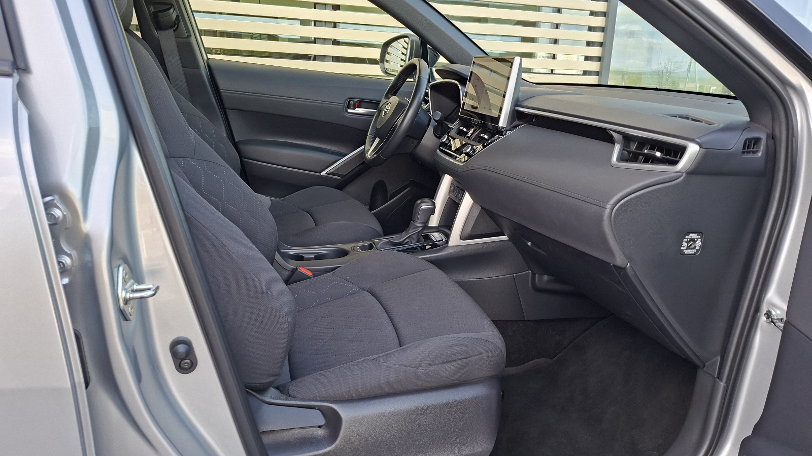 Toyota COROLLA CROSS 2024 року з пробігом 23611 км, Універсал, Тойота Центр Ужгород "Карат Мотор", м.Ужгородський район, с. Баранинці - 1450000 ГРН | Фото № 6