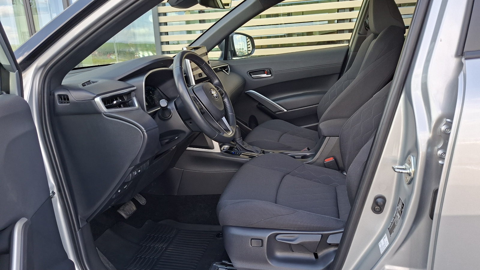 Toyota COROLLA CROSS 2024 року з пробігом 23611 км, Універсал, Тойота Центр Ужгород "Карат Мотор", м.Ужгородський район, с. Баранинці - 1450000 ГРН | Фото № 12