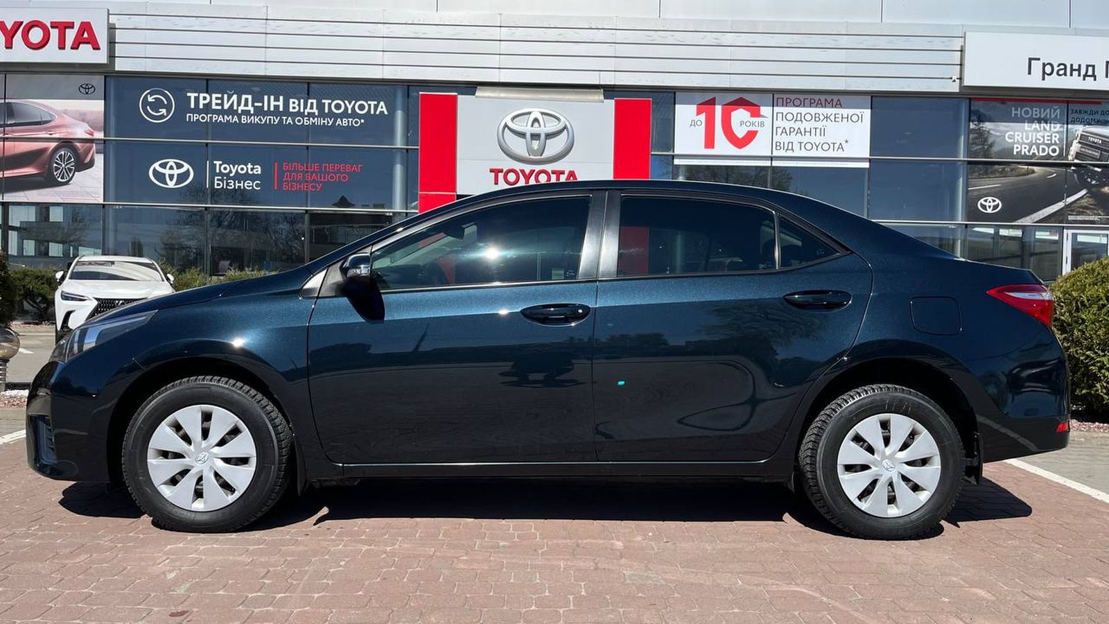 Toyota COROLLA 2014 року з пробігом 85997 км, Седан, Тойота Центр Хмельницький "Гранд Мотор", м.Хмельницький - 462000 ГРН | Фото № 3