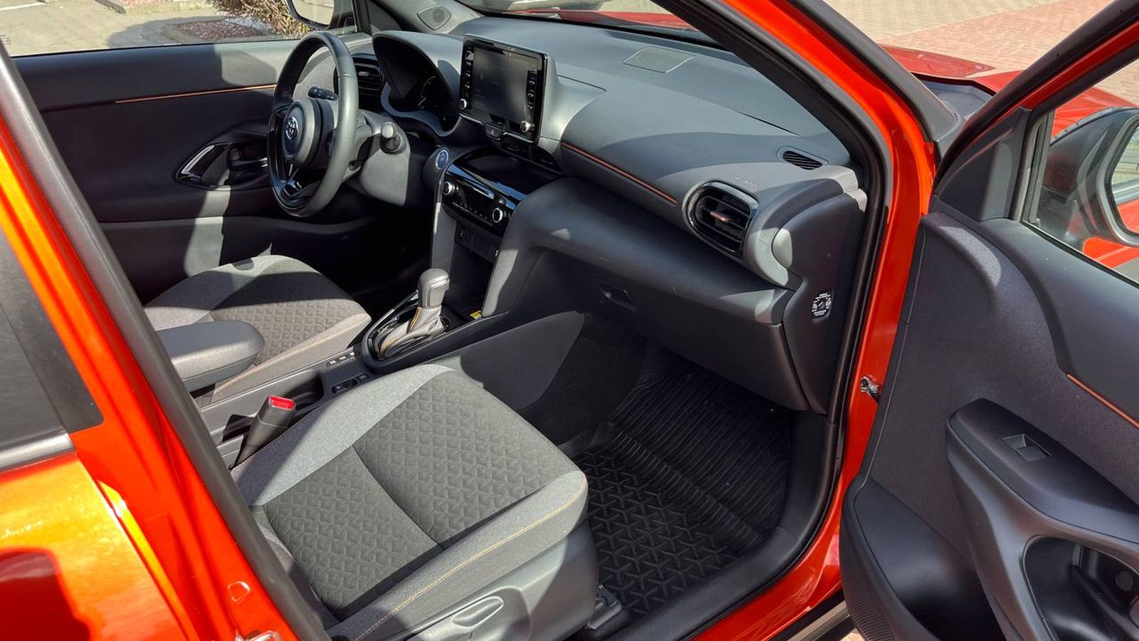 Toyota YARIS CROSS 2023 року з пробігом 39454 км, Хетчбек, Тойота Центр Хмельницький "Гранд Мотор", м.Хмельницький - 1218000 ГРН | Фото № 6