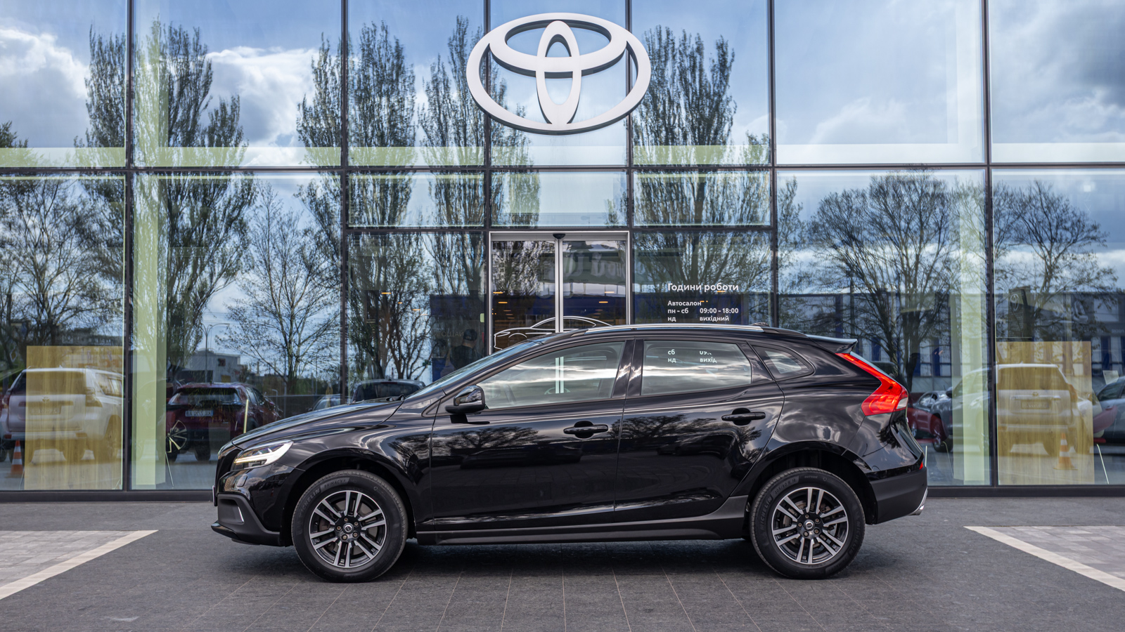 Інші авто VOLVO V40 2017 року з пробігом 118745 км, Хетчбек, Тойота Центр Дніпро "Алмаз Мотор" на Запорізькому шосе, м.Дніпро - 815000 ГРН | Фото № 3