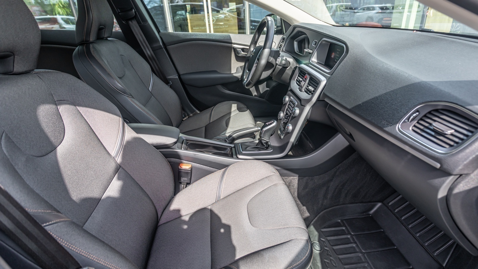 Інші авто VOLVO V40 2017 року з пробігом 118745 км, Хетчбек, Тойота Центр Дніпро "Алмаз Мотор" на Запорізькому шосе, м.Дніпро - 815000 ГРН | Фото № 6