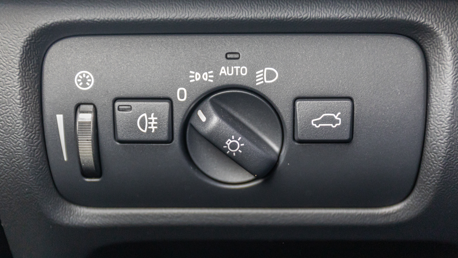 Інші авто VOLVO V40 2017 року з пробігом 118745 км, Хетчбек, Тойота Центр Дніпро "Алмаз Мотор" на Запорізькому шосе, м.Дніпро - 815000 ГРН | Фото № 23