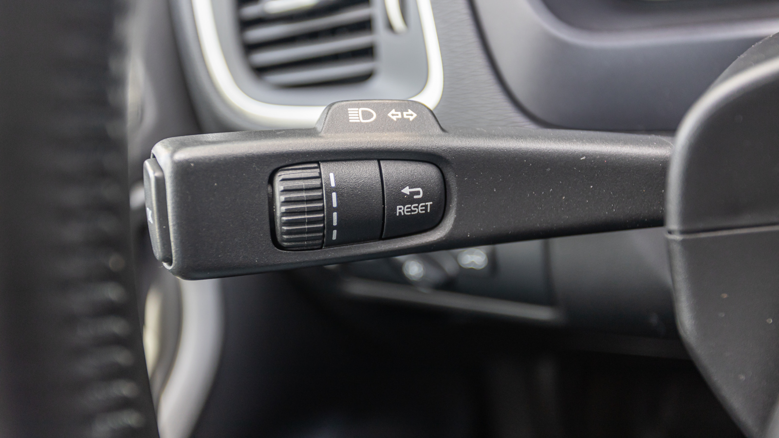 Інші авто VOLVO V40 2017 року з пробігом 118745 км, Хетчбек, Тойота Центр Дніпро "Алмаз Мотор" на Запорізькому шосе, м.Дніпро - 815000 ГРН | Фото № 24