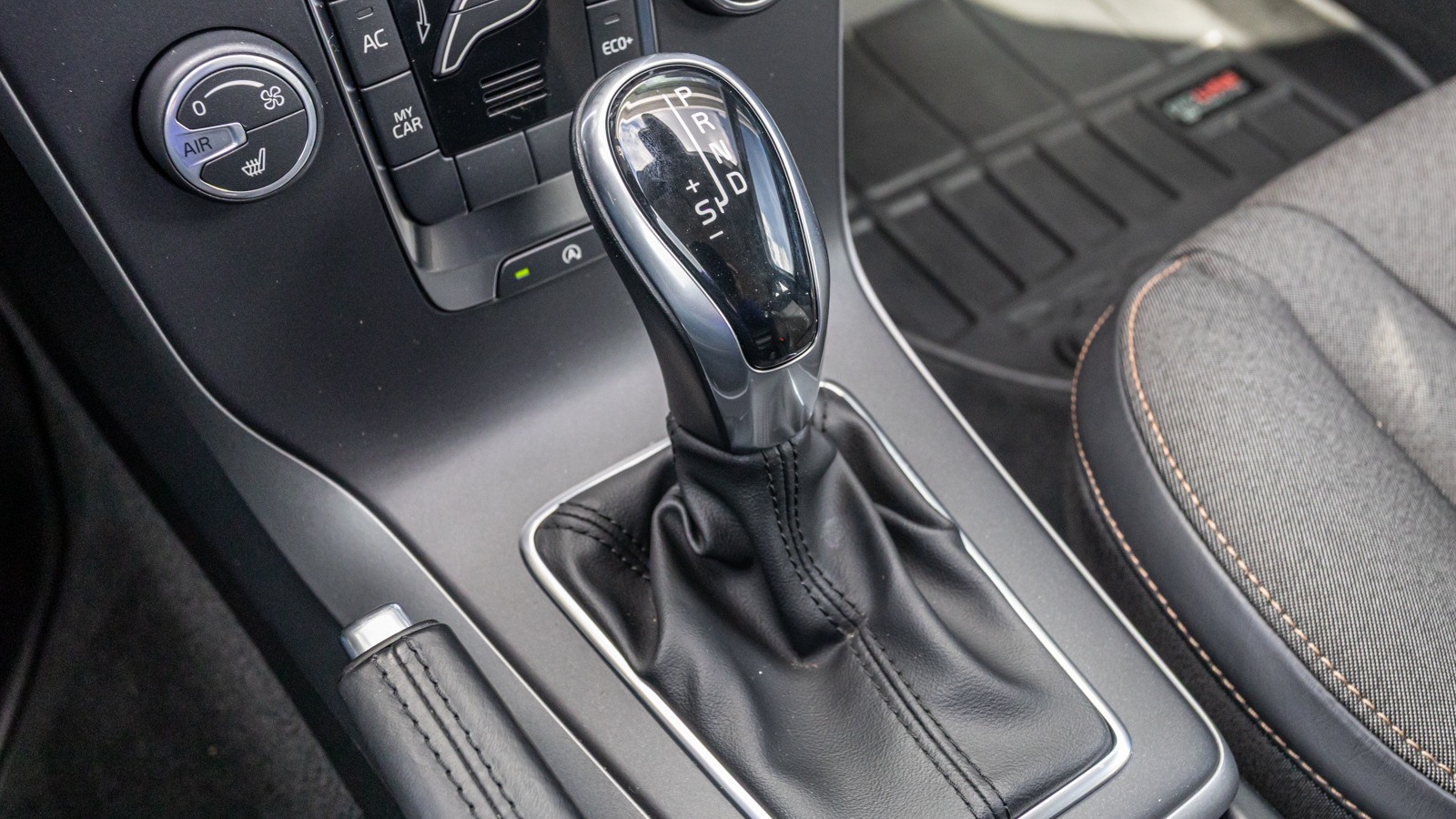 Інші авто VOLVO V40 2017 року з пробігом 118745 км, Хетчбек, Тойота Центр Дніпро "Алмаз Мотор" на Запорізькому шосе, м.Дніпро - 815000 ГРН | Фото № 29