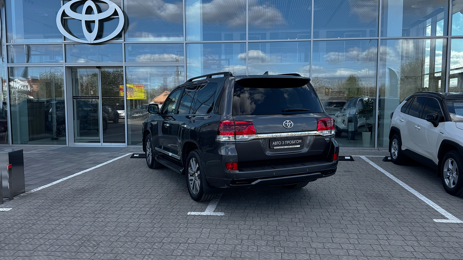 Toyota LAND CRUISER 2018 року з пробігом 213907 км, Універсал, Тойота Центр Рівне "Агат Авто", м.Рівне - 2102400 ГРН | Фото № 2