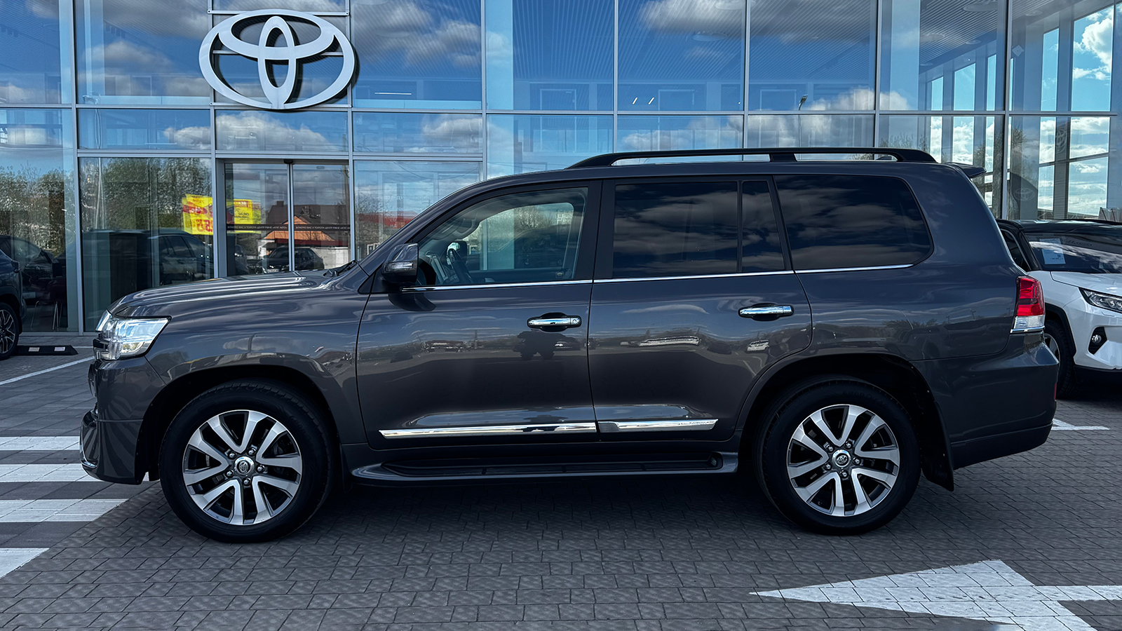 Toyota LAND CRUISER 2018 року з пробігом 213907 км, Універсал, Тойота Центр Рівне "Агат Авто", м.Рівне - 2102400 ГРН | Фото № 3
