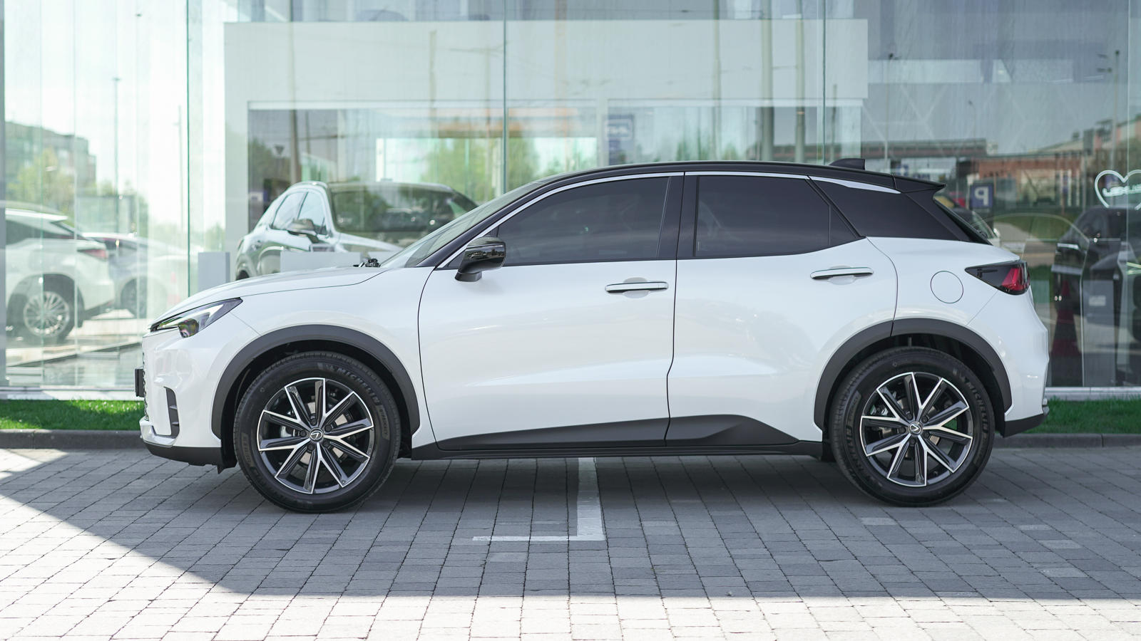 Lexus LBX 2025 року з пробігом 1190 км, Універсал, Лексус Львів, м.Львів - 1697850 ГРН | Фото № 3