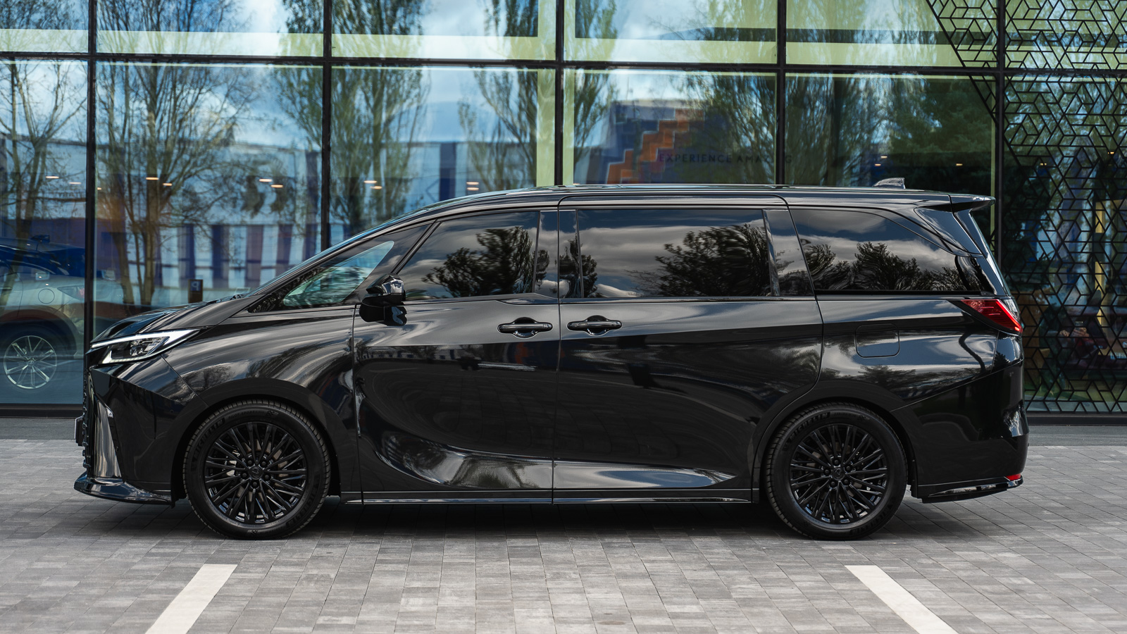 Lexus LM 350h 2025 року з пробігом 10401 км, Мінівен, Лексус Дніпро, м.Дніпро - 5694000 ГРН | Фото № 3