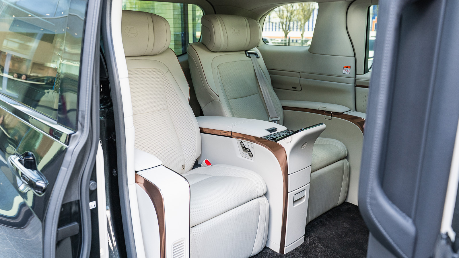 Lexus LM 350h 2025 року з пробігом 10401 км, Мінівен, Лексус Дніпро, м.Дніпро - 5694000 ГРН | Фото № 6