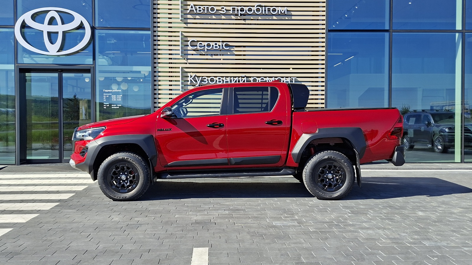 Toyota HILUX 2023 року з пробігом 14030 км, Пікап, Тойота Центр Ужгород "Карат Мотор", м.Ужгород - 2300880 ГРН | Фото № 3