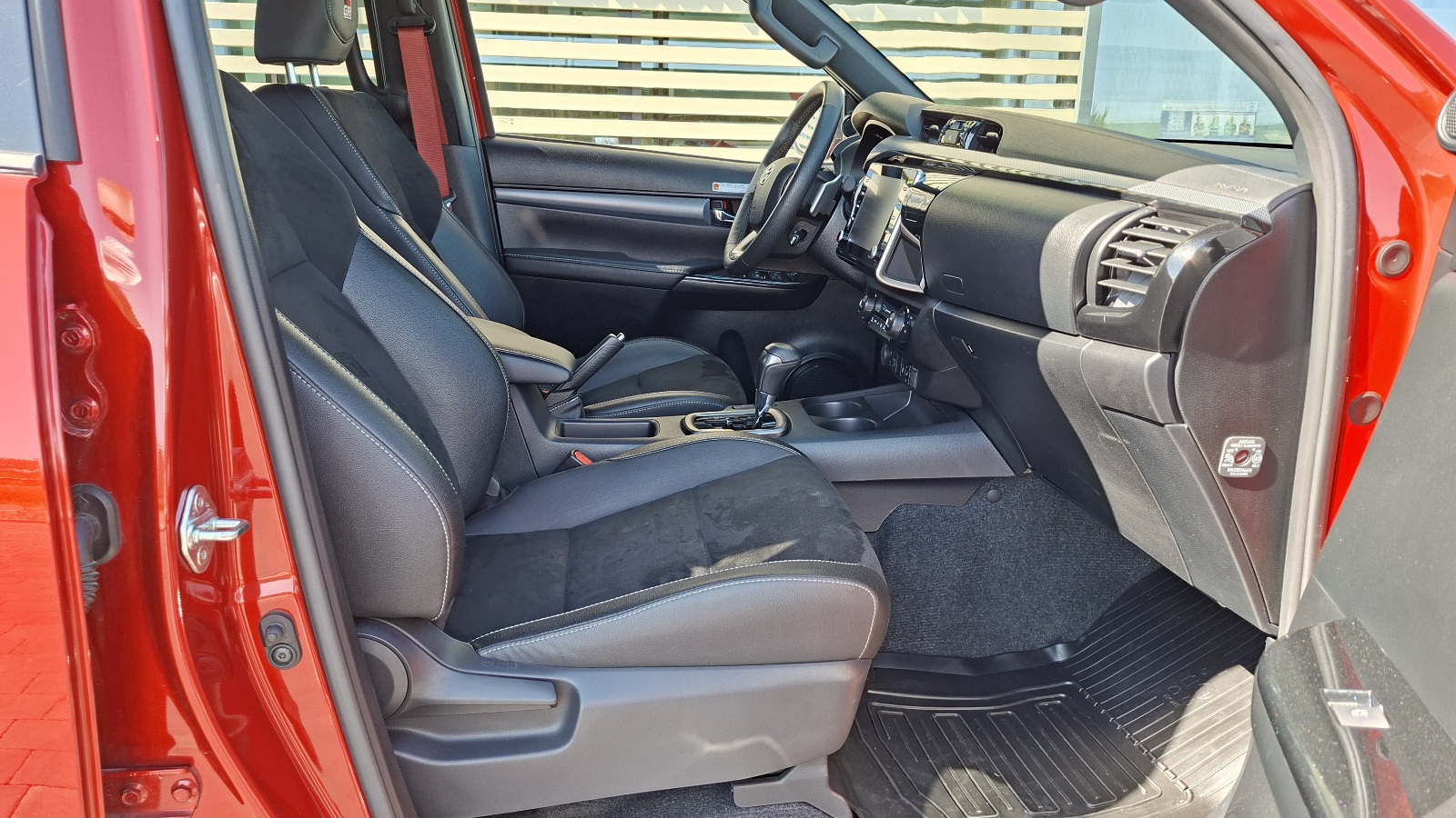 Toyota HILUX 2023 року з пробігом 14030 км, Пікап, Тойота Центр Ужгород "Карат Мотор", м.Ужгород - 2300880 ГРН | Фото № 6