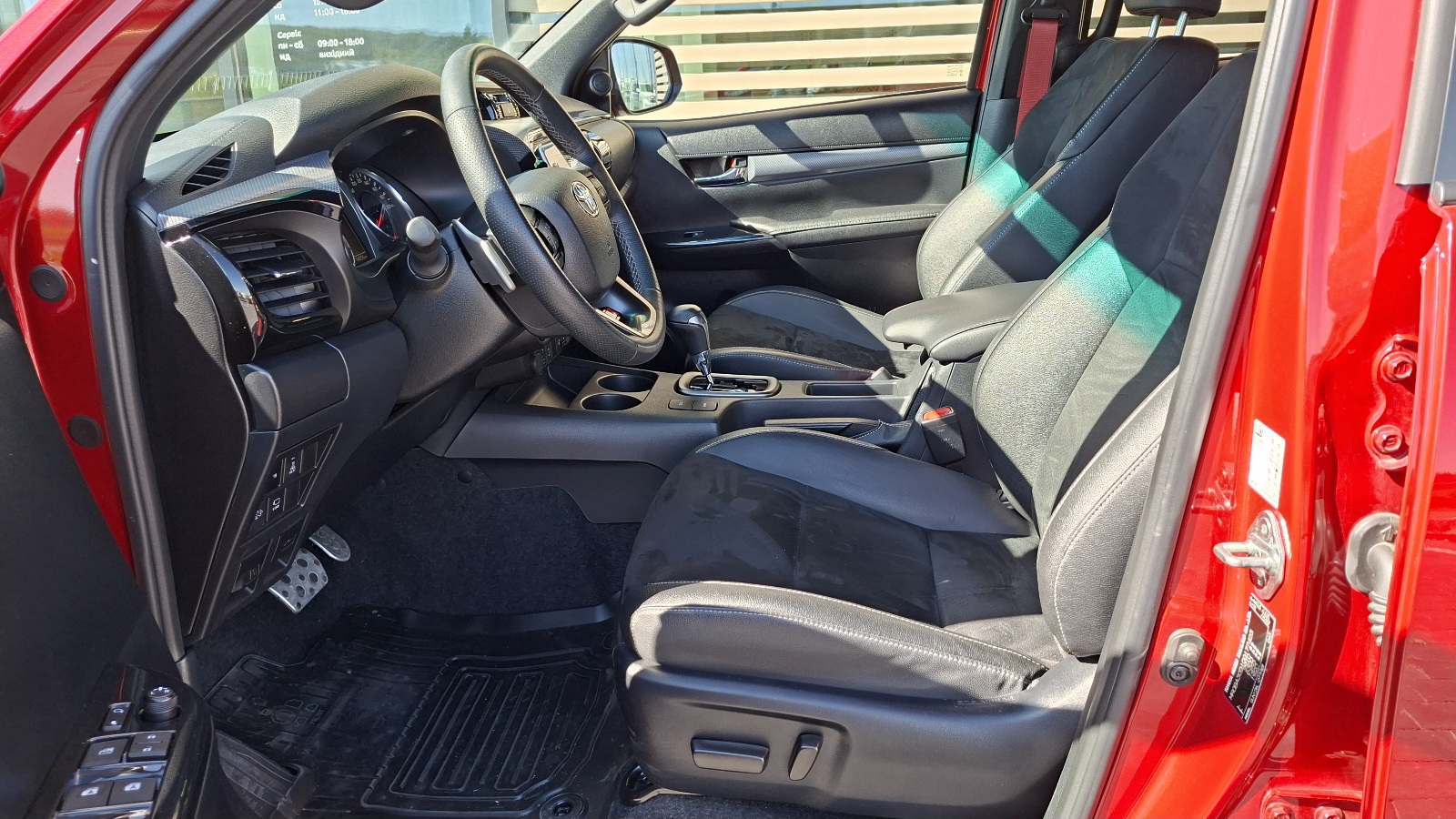 Toyota HILUX 2023 року з пробігом 14030 км, Пікап, Тойота Центр Ужгород "Карат Мотор", м.Ужгород - 2300880 ГРН | Фото № 11