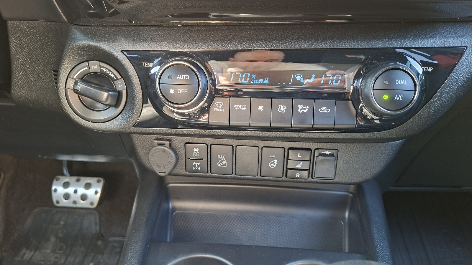 Toyota HILUX 2023 року з пробігом 14030 км, Пікап, Тойота Центр Ужгород "Карат Мотор", м.Ужгород - 2300880 ГРН | Фото № 16