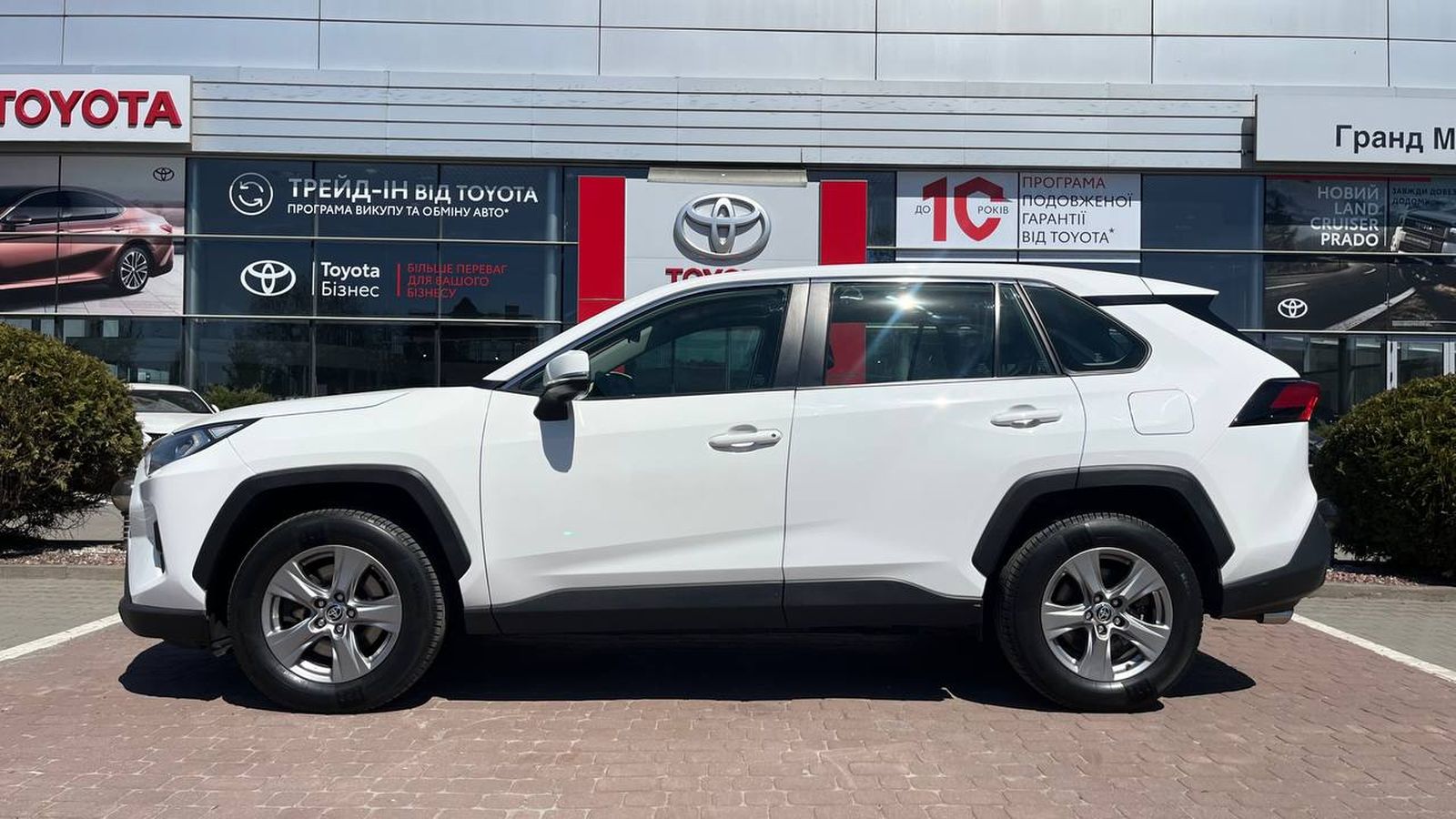 Toyota RAV4 2022 року з пробігом 60704 км, Універсал, Тойота Центр Хмельницький "Гранд Мотор", м.Хмельницький - 1152000 ГРН | Фото № 3